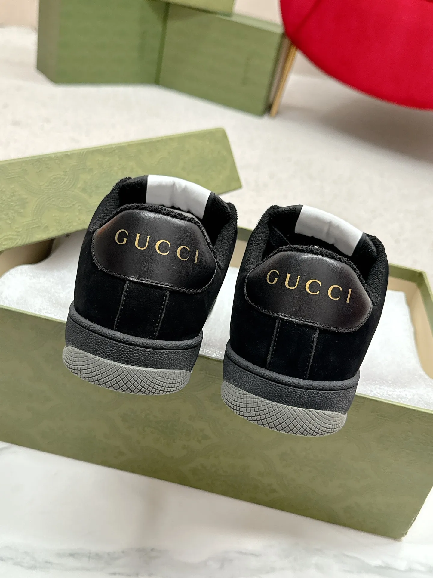 👟👟Ex-factory price 560👟👟 Men’s size +10 Gucci——purchased version GG series distressed dirty shoes-hot style is coming! 9 times out of 10 sales, you will definitely get the money. Ready stock! Spot goods! Spot goods! New colors added - the ultimate version on the market! Purchase the original version and develop it... fabric, material, outsole, and details can be compared at will! Open-mold Swarovski one-to-one replica rhinestone chain...Metal cherry pendant...Metal double G crystal cylindrical mark...Gucci original customized narrow webbing...Super flash series - flash diamond chain. The cherry decoration is detachable and can be changed into two to match with each other to show your personality. Exclusive color-brushed cowhide fabric. Hand-made distressed is very textured and has a sense of luxury! The details of the workmanship can be seen in the drawings, and no line is missed. The original terry cloth is delicate, soft and more comfortable and breathable. The privately stamped two-color original TPU outsole (lower layer is wider, upper layer is narrower). Matching packaging⭐️ Size: Female 35-40 Male 39-44 (Female 41 Male 45 customized)